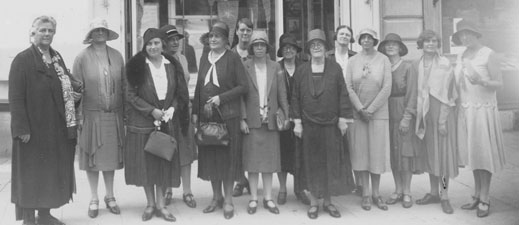 Group of women from Australia, Austria, Bessarabia, Chile, Cuba, England, Esthonia, Holland, Hungary, Lithuania, Roumania, Switzerland with delegates to the Assembly of the League of Nations, 1930.